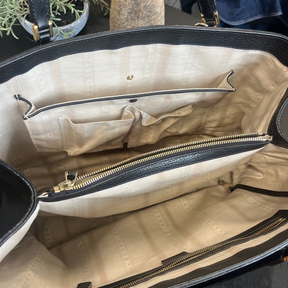 Gucci Black Leather Shoulder Bag - Picture 5 of 15